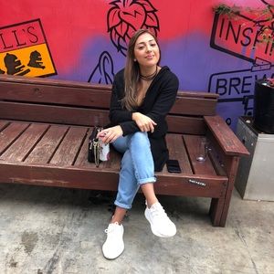 Meet your Posher, Andrea